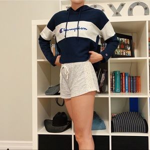 NWT CHAMPION REVERSE WEAVE CROPPED HOODIE